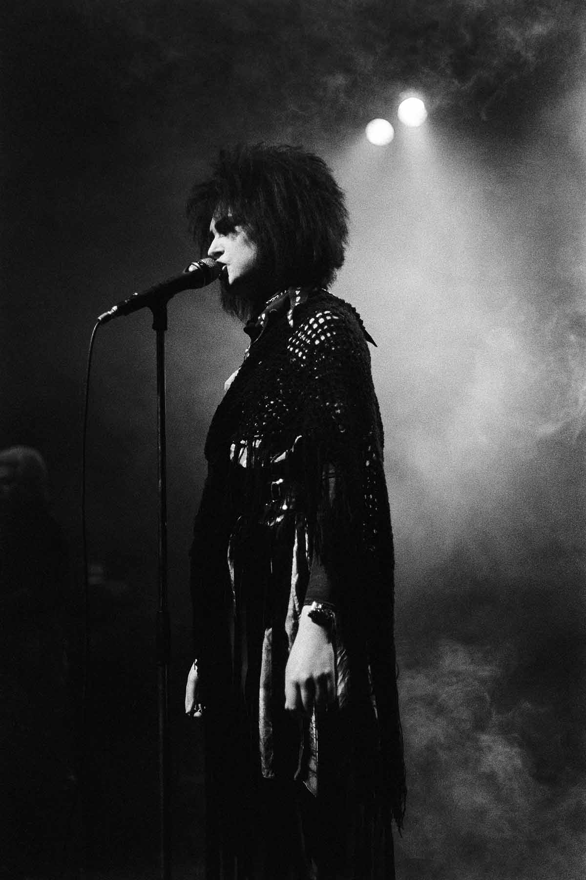 Live photos of experimental New Wave, Noise, Post-Punk, Industrial en Avantgarde bands inge-bekkers-photography-siouxsie-and-the-banshees-pandora-music-box-1983-live-alternative-bands-0317-fotografie