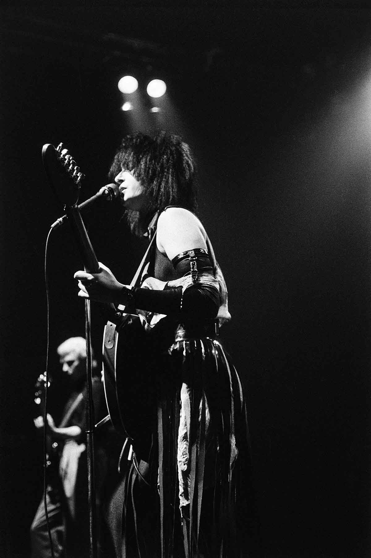 Live photos of experimental New Wave, Noise, Post-Punk, Industrial en Avantgarde bands inge-bekkers-photography-siouxsie-and-the-banshees-pandora-music-box-1983-live-alternative-bands-0329-fotografie