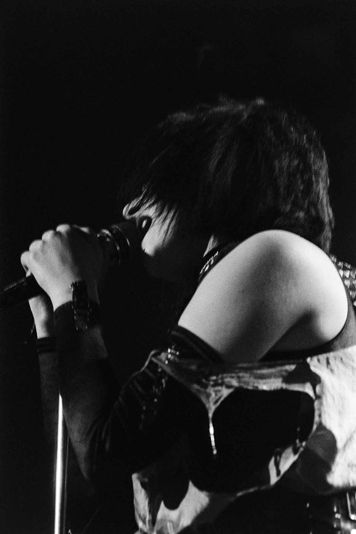 Live photos of experimental New Wave, Noise, Post-Punk, Industrial en Avantgarde bands inge-bekkers-photography-siouxsie-and-the-banshees-pandora-music-box-1983-live-alternative-bands-0341-fotografie