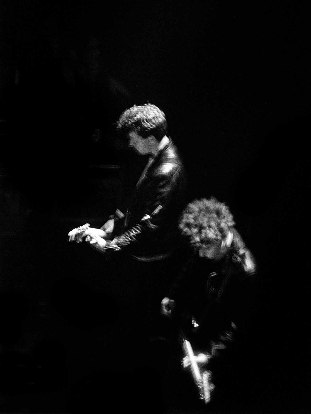 Live photos of experimental New Wave, Noise, Post-Punk, Industrial en Avantgarde bands inge-bekkers-photography-jesus-and-mary-chain-paradiso-live-alternative-bands-1935-fotografie