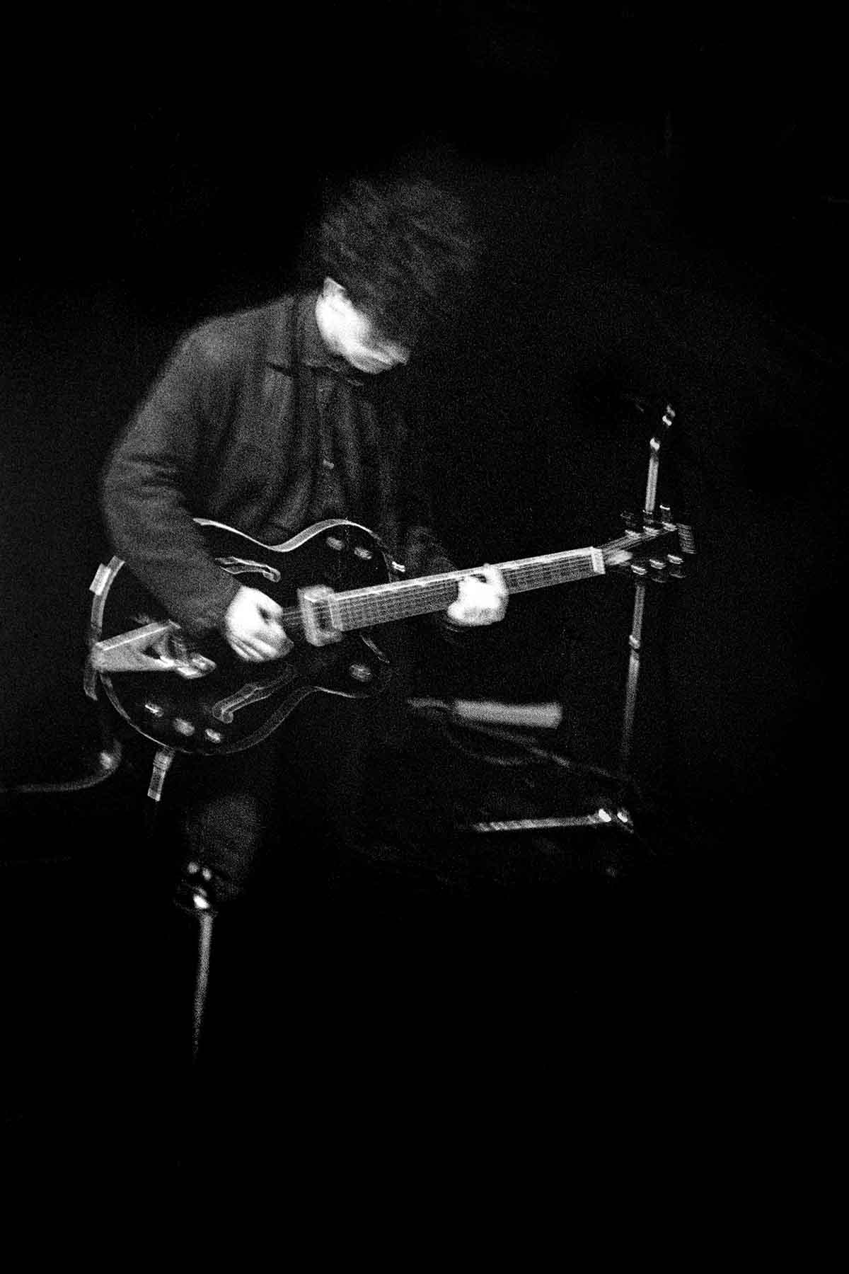 Live photos of experimental New Wave, Noise, Post-Punk, Industrial en Avantgarde bands inge-bekkers-photography-jesus-and-mary-chain-paradiso-live-alternative-bands-1941-fotografie
