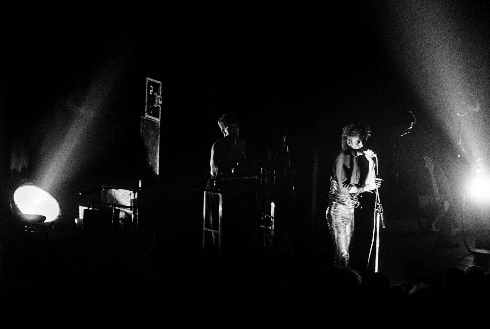 Live photos of experimental New Wave, Noise, Post-Punk, Industrial en Avantgarde bands inge-bekkers-photography-einsturzende-neubauten-pandora_1985-live-alternative-bands-1301-fotografie