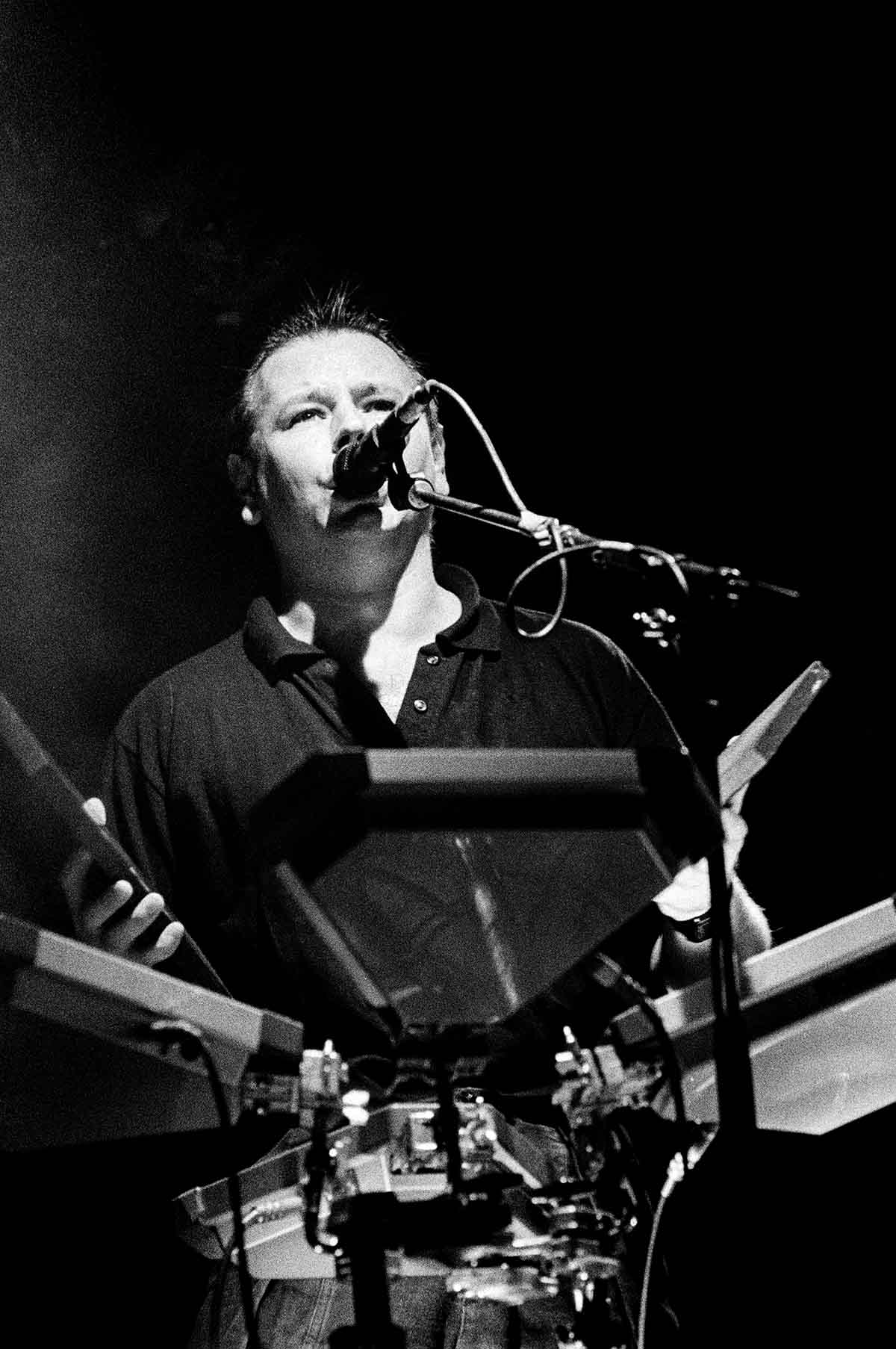 Live photos of experimental New Wave, Noise, Post-Punk, Industrial en Avantgarde bands inge-bekkers-photography-art-zoyd-patronaat-live-alternative-bands-2207-fotografie