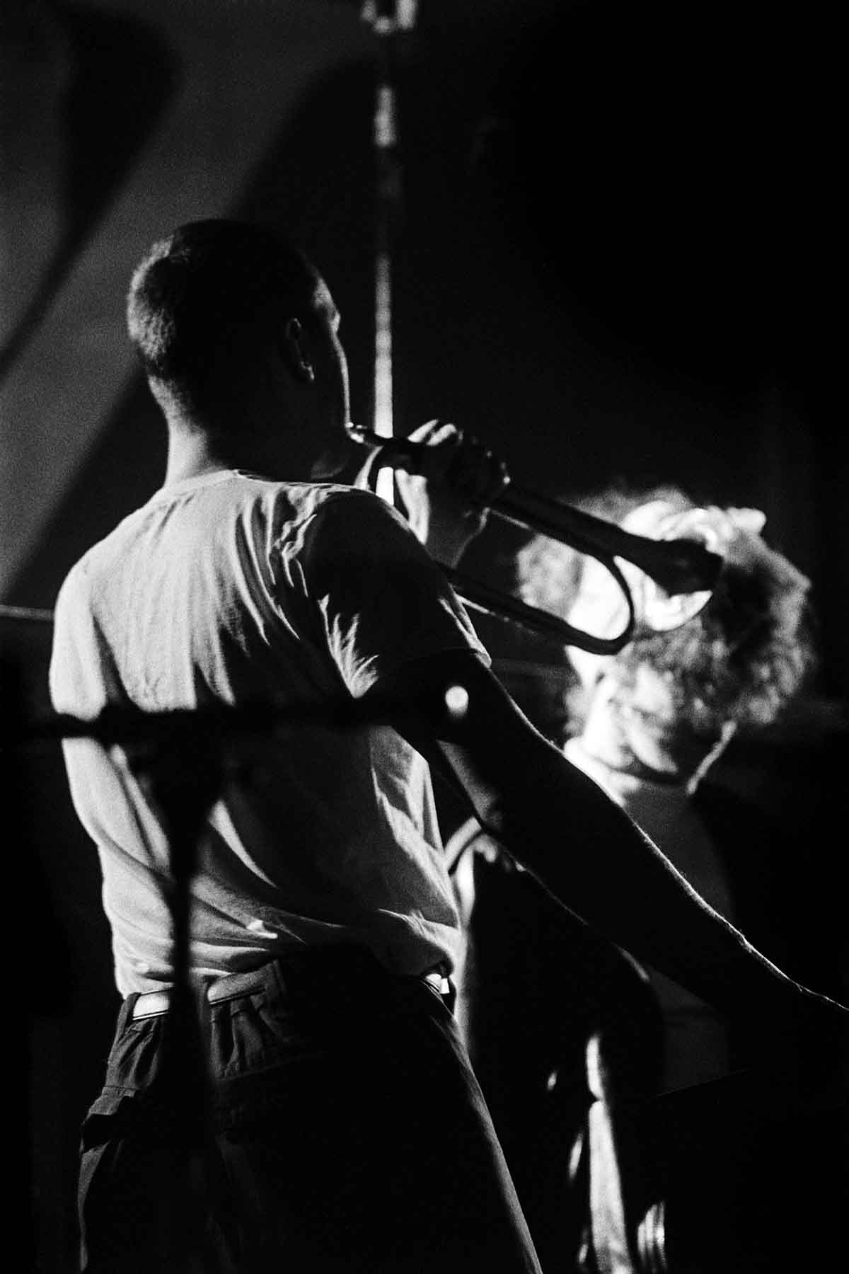 Live photos of experimental New Wave, Noise, Post-Punk, Industrial en Avantgarde bands inge-bekkers-photography-test-department-vrijstaat-conradstraat-amsterdam-1987-live-alternative-bands-1383-fotografie