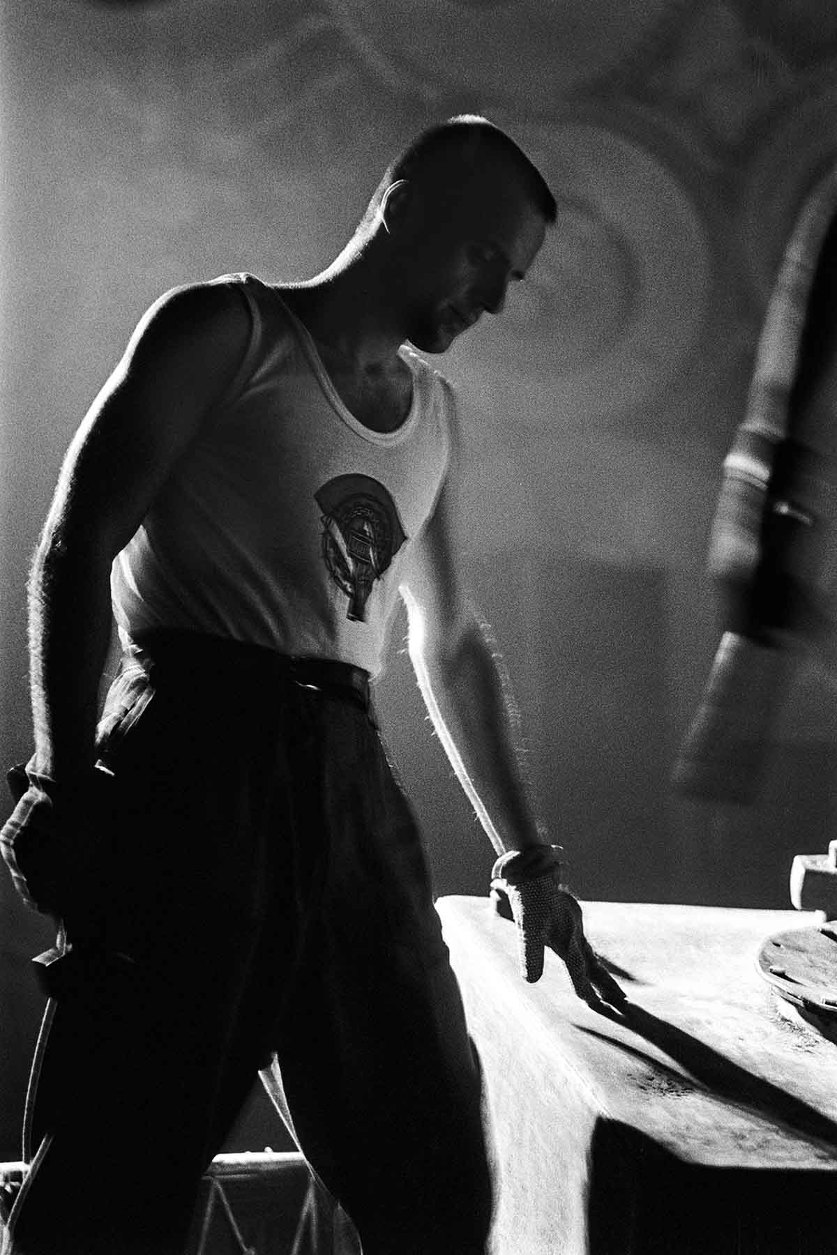 Live photos of experimental New Wave, Noise, Post-Punk, Industrial en Avantgarde bands inge-bekkers-photography-test-department-vrijstaat-conradstraat-amsterdam-1987-live-alternative-bands-1391-fotografie