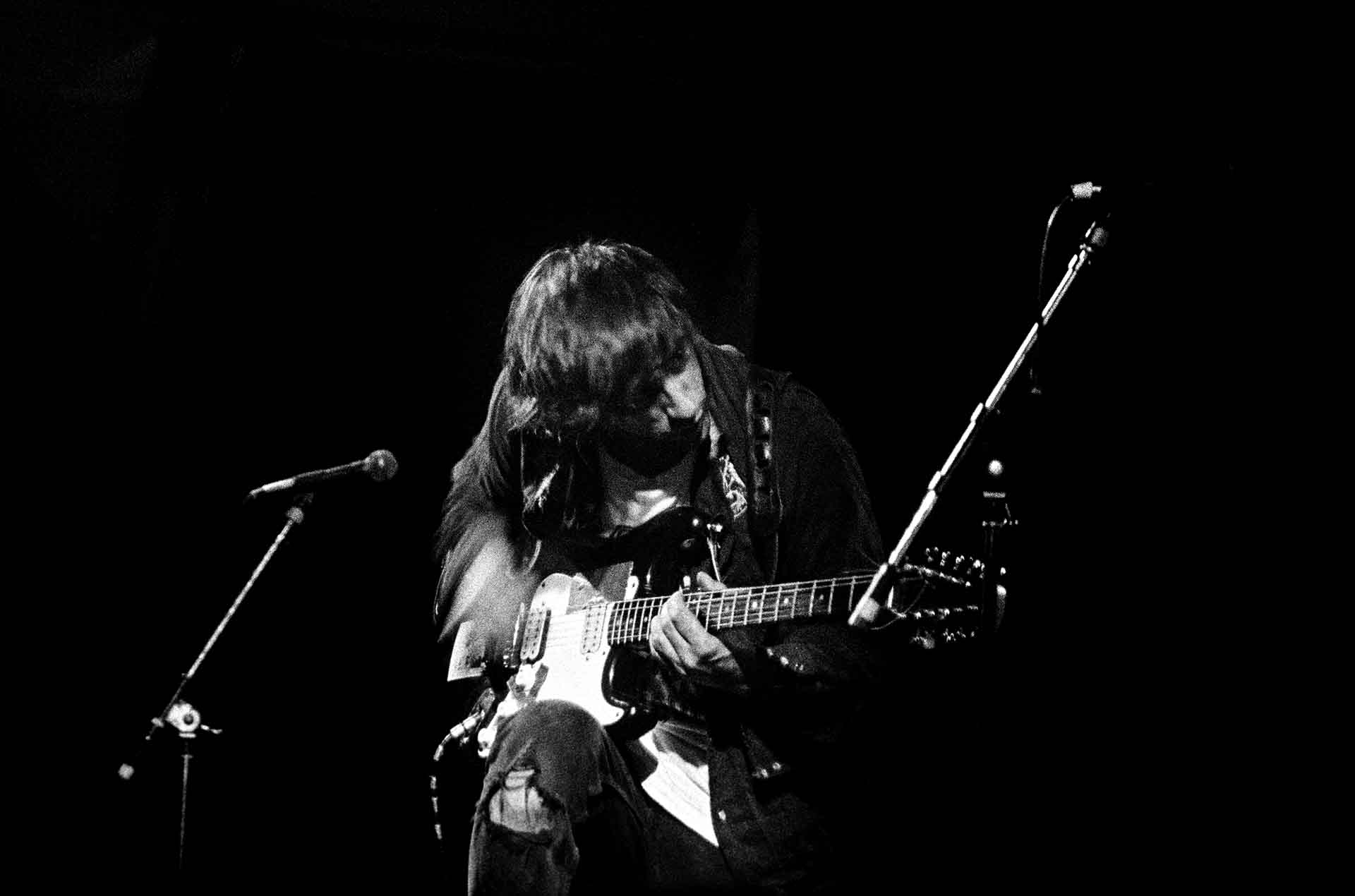 Live photos of experimental New Wave, Noise, Post-Punk, Industrial en Avantgarde bands inge-bekkers-photography-sonic-youth-paradiso-live-alternative-bands-1728-fotografie
