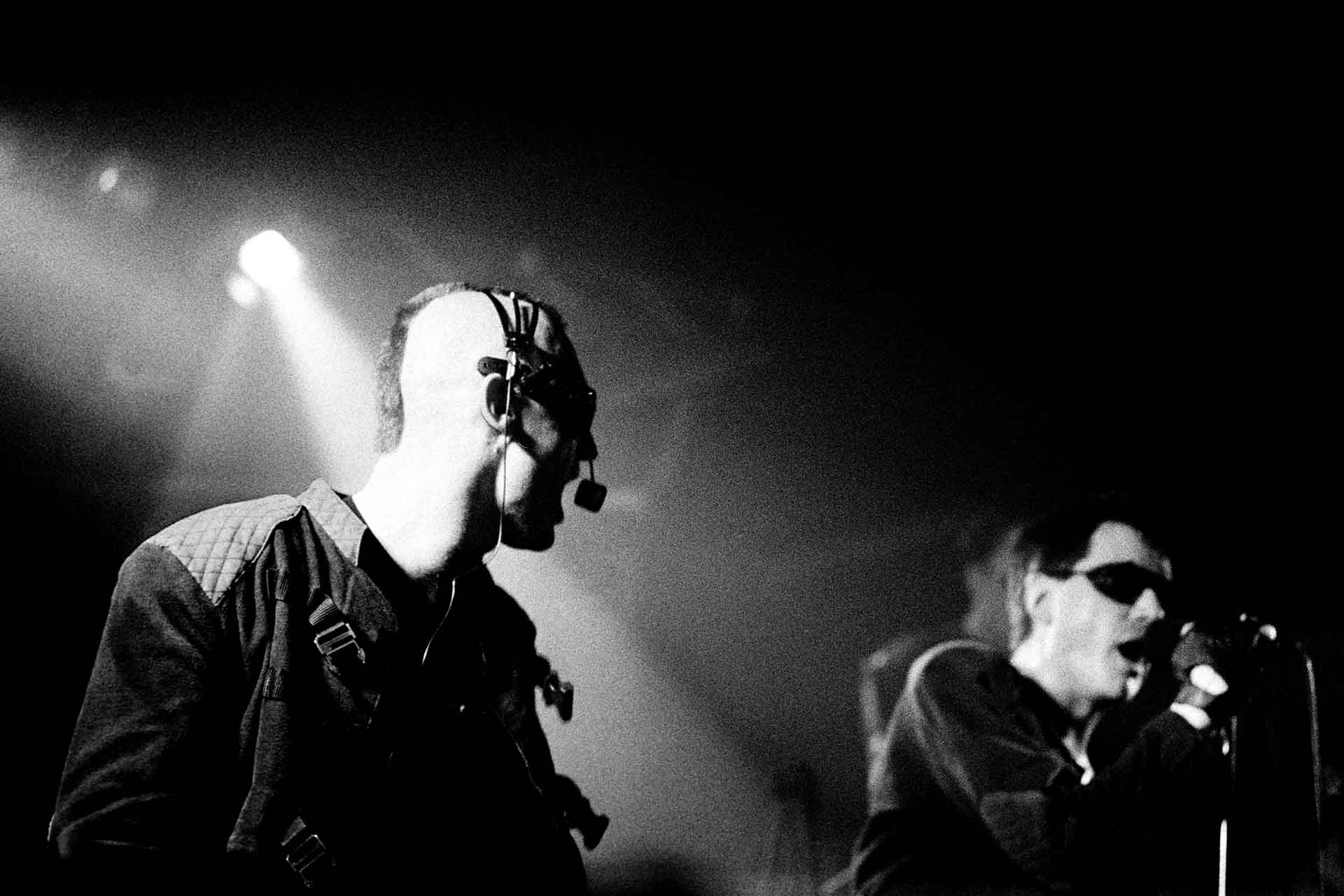 Live photos of experimental New Wave, Noise, Post-Punk, Industrial en Avantgarde bands inge-bekkers-photography-front-242-tivoli-live-alternative-bands-fotografie-5528-color
