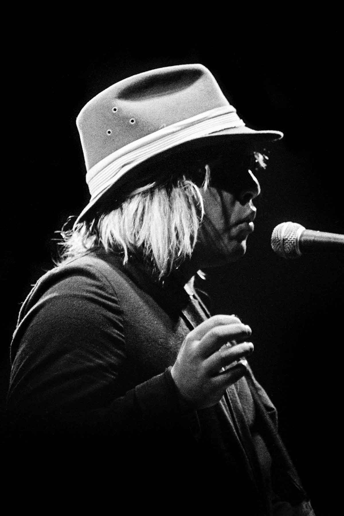 Live photos of experimental New Wave, Noise, Post-Punk, Industrial en Avantgarde bands inge-bekkers-photography-gun-club-pandora_1984-live-alternative-bands-0881-fotografie