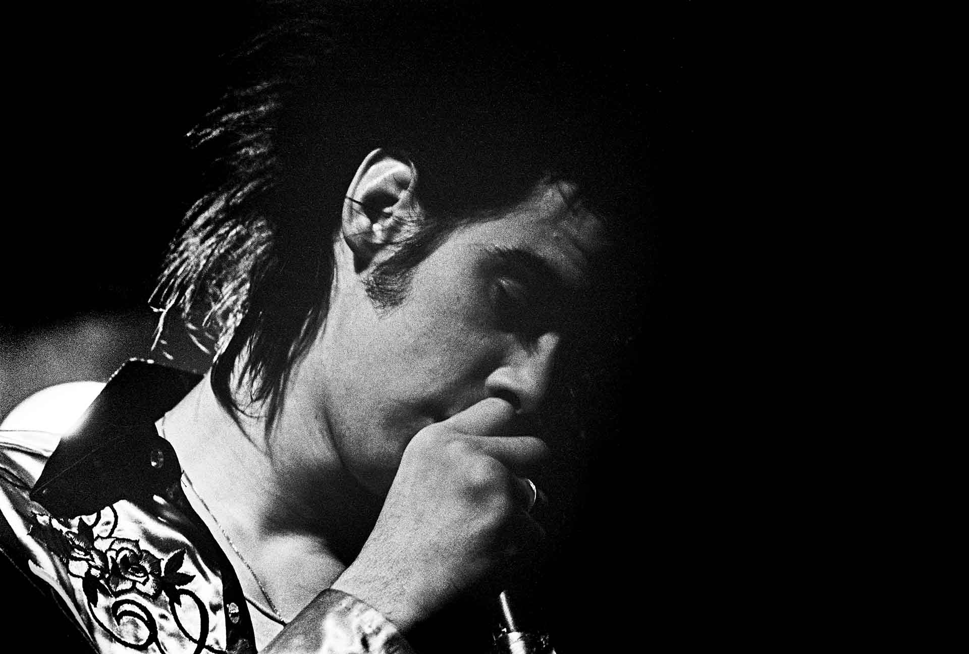 Live photos of experimental New Wave, Noise, Post-Punk, Industrial en Avantgarde bands inge-bekkers-photography-nick-cave-paard-van-troje-live-alternative-bands-0713-fotografie